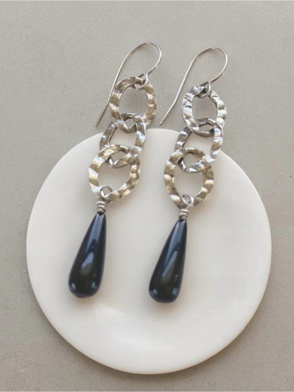 Silpada Sterling Silver Hammered Link Earrings with Black Onyx  Teardrop W1281